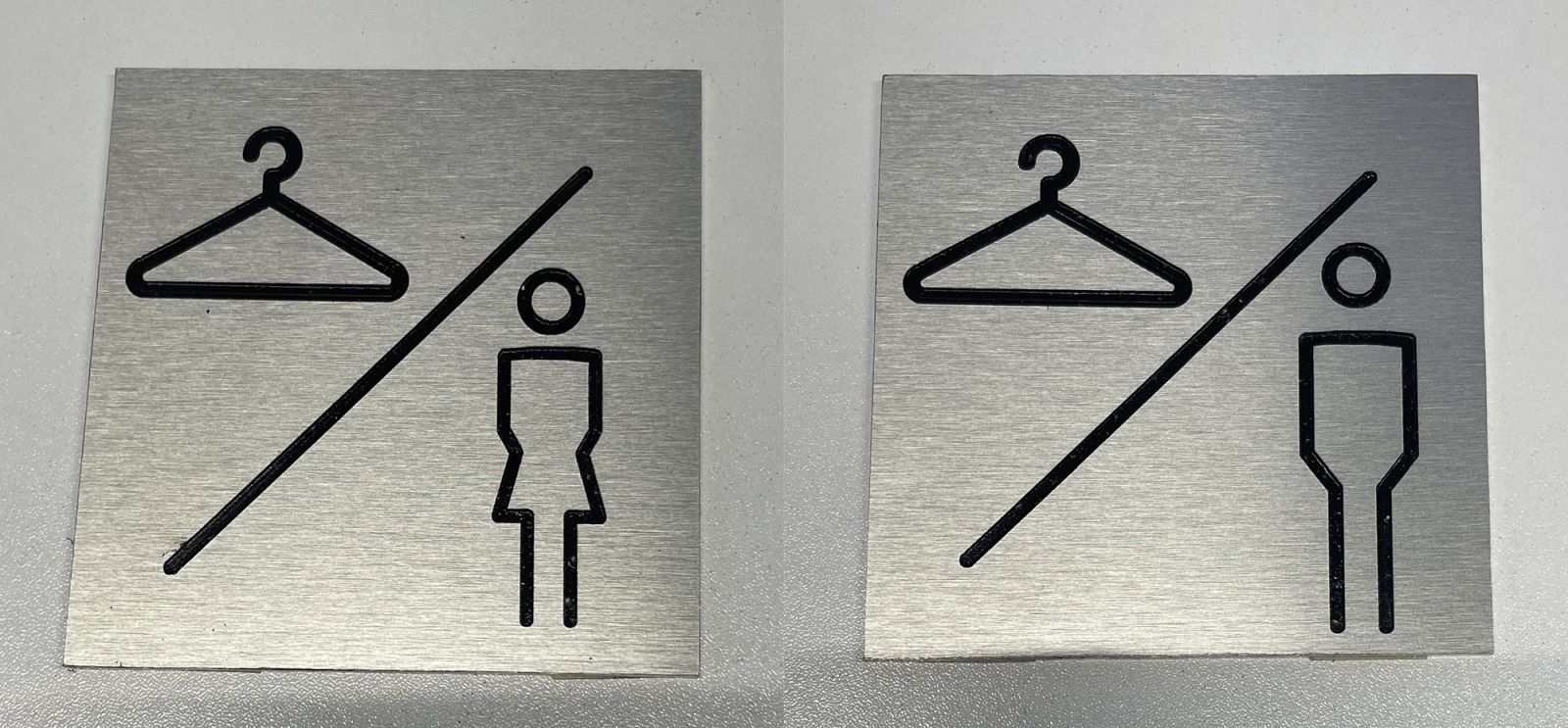 Plaque signalétique en aluminium brossé pour des vestiaires 