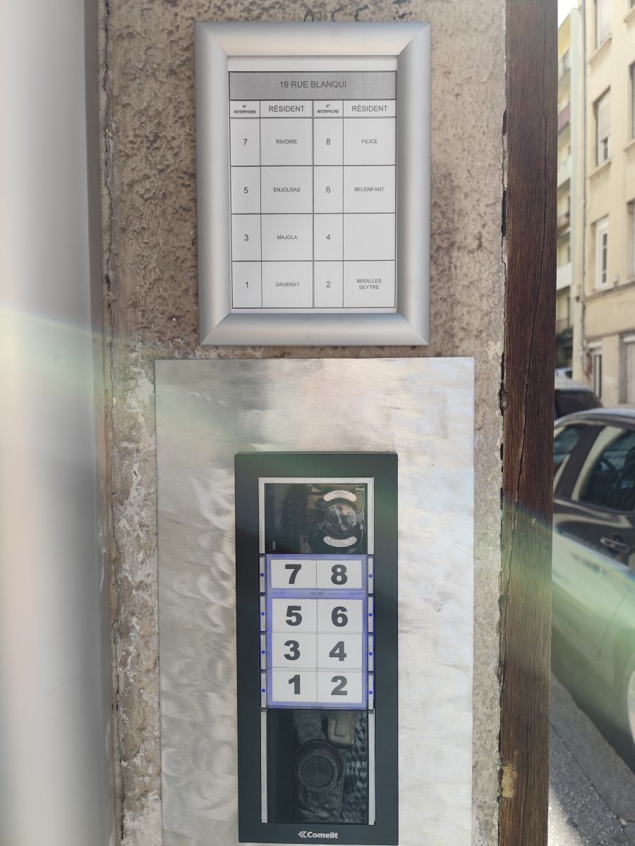 Renovation-platine-interphone