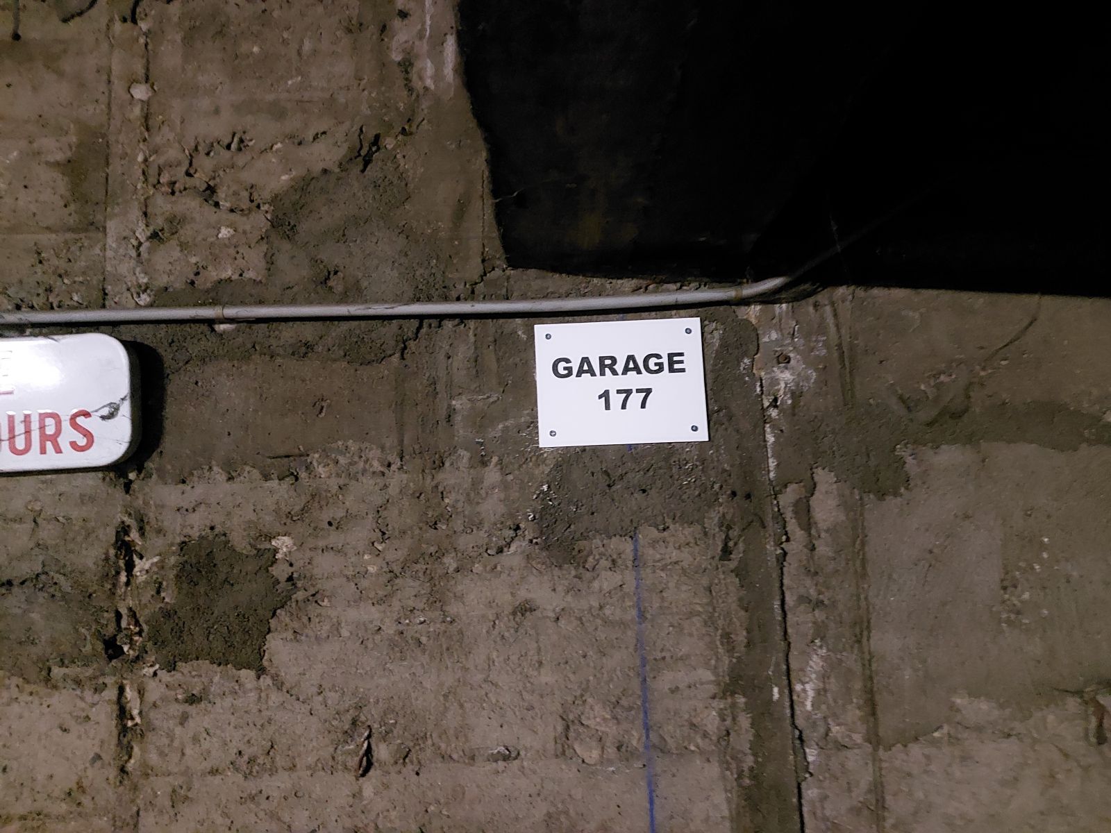 Plaque signalétique en dibond pour numérotation de garage